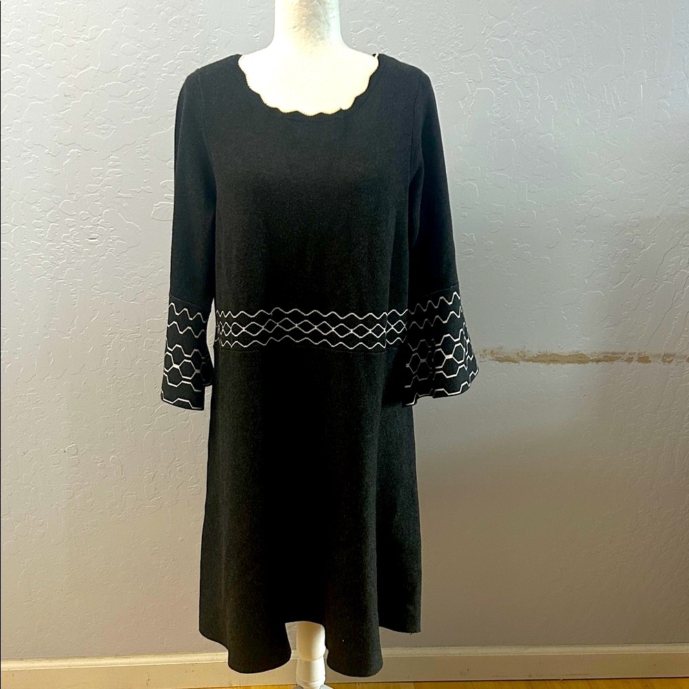 Roz & Ali Black sweater Dress with White Patterned Accents